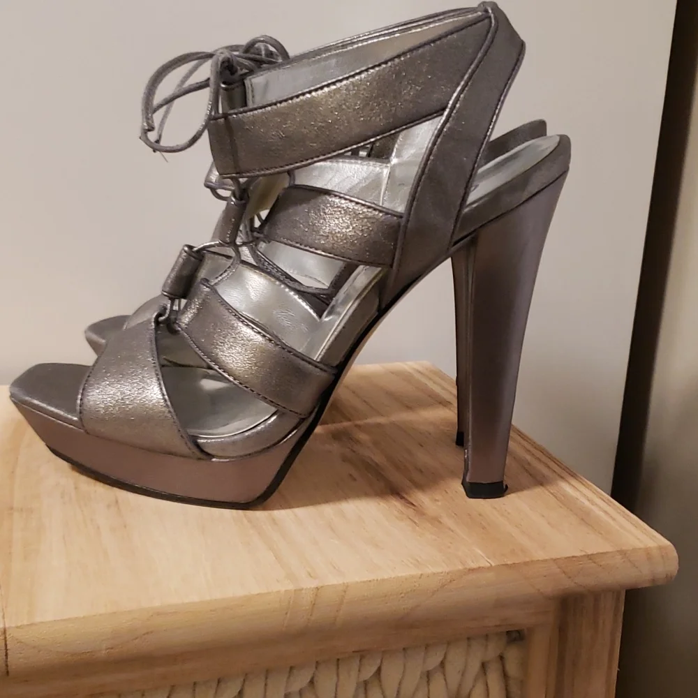 Jessica Simpson Y2K Scille Pewter Leather Lace Up Sandals